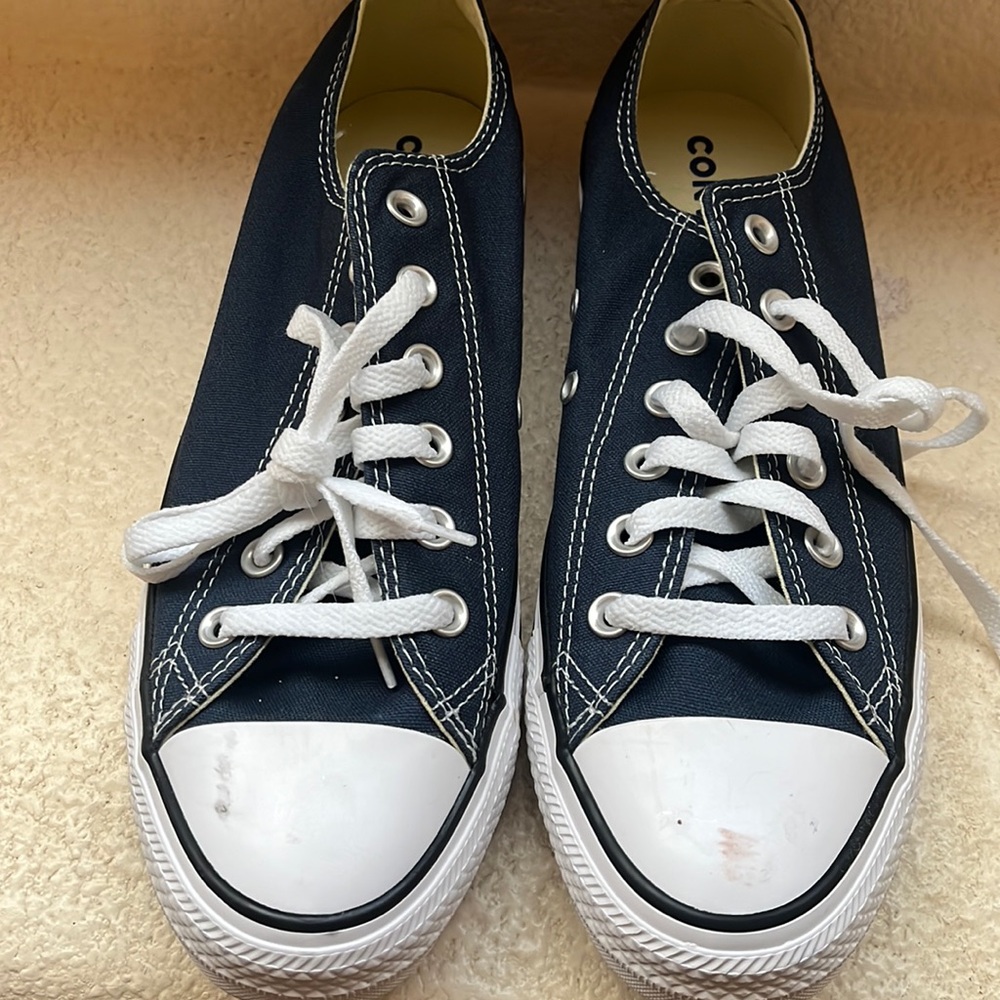 Navy blue converse never worn